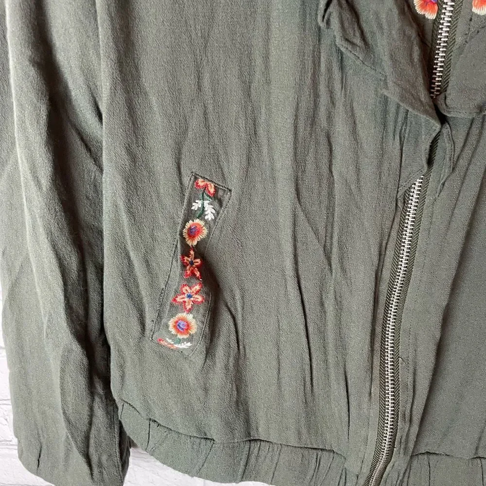 UMGEE Ruffled Zipper Front Jacket with Floral Embroidered Detail Medium - Picture 10 of 16